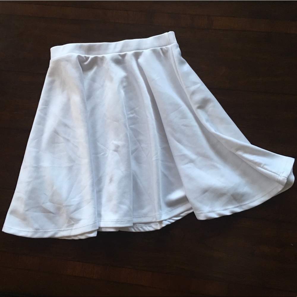 Jhonny Small Women’s flirt flare white skirt